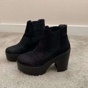 Steve Madden Jada black suede booties, size 7